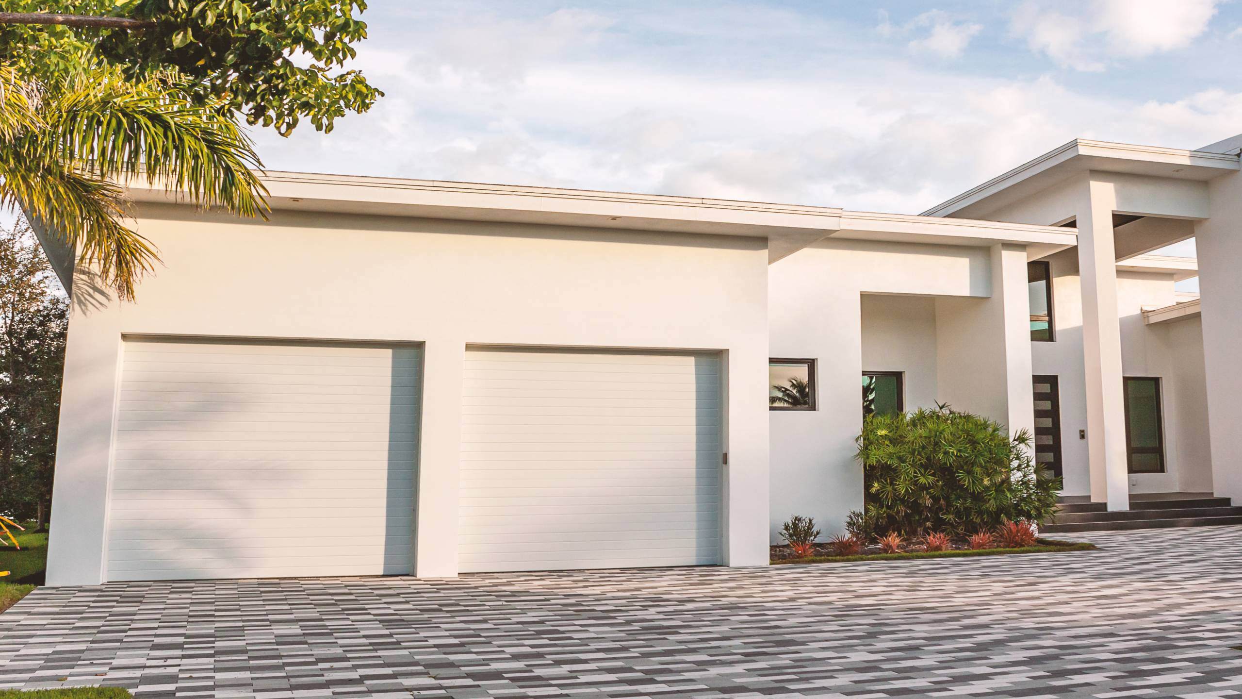 50 Of The Best Garage Door Ideas A Modern Style House With A Planks Garage Door In White